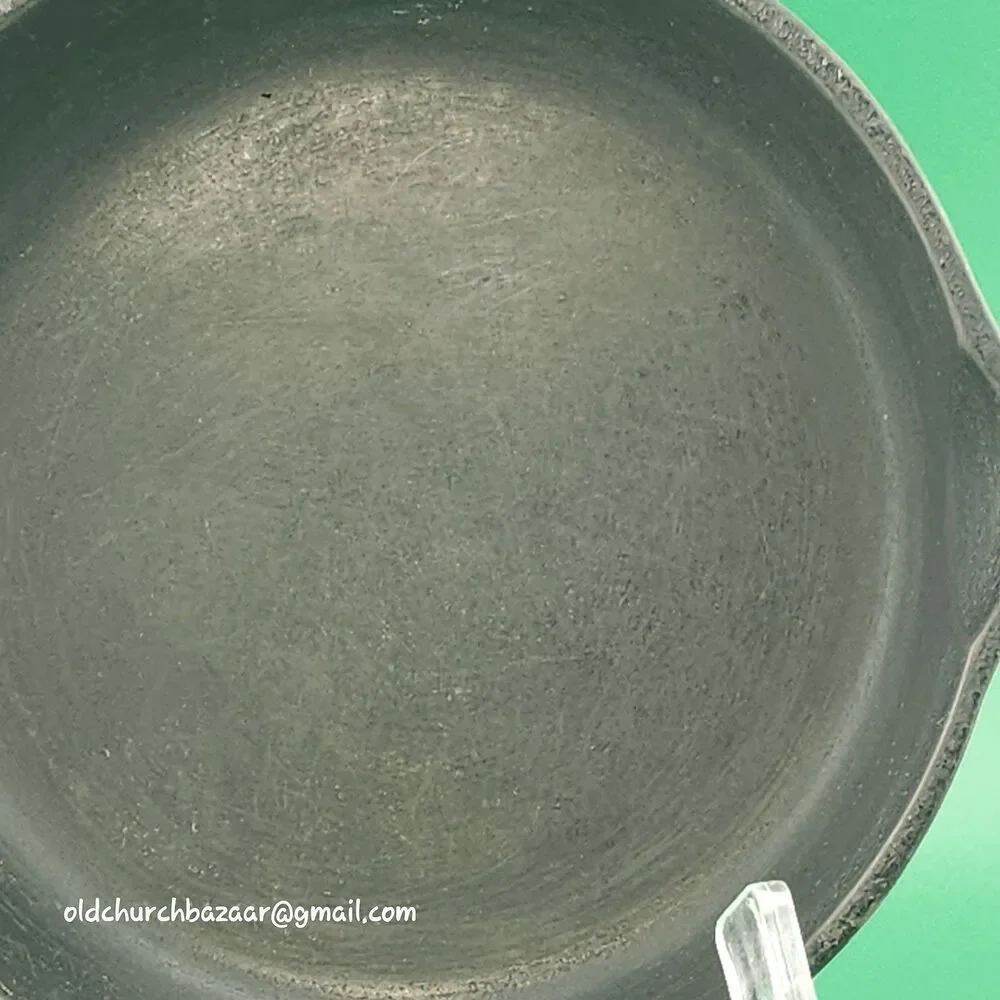 Wagner Ware Cast Iron #3 Skillet 6 1/2 Inch double spout Unmarked Vintage